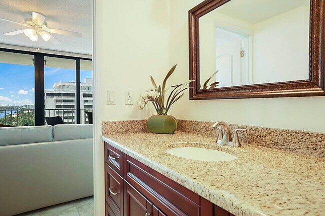 Building Photo - 2917 S Ocean Blvd