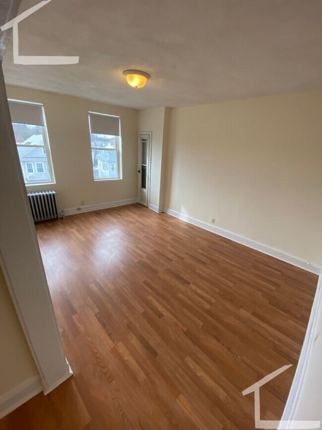 Primary Photo - 1BD + HEAT & HW * BRIGHTON *