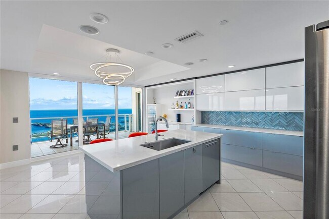 Building Photo - 400 Beach Dr NE