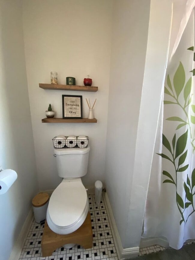 Building Photo - Gorgeous 3 bedroom 1 bath in Historic Coro...