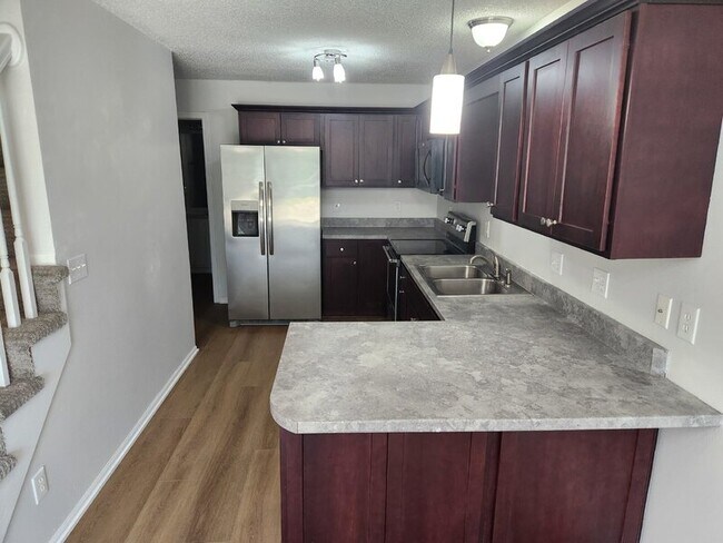 Building Photo - 811 Burr Oaks Dr