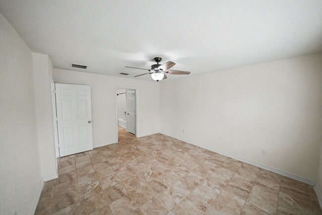 Building Photo - Stylish 3BR + Flex Home with Solar Near Randolph AFB - Realtor Commission: $500