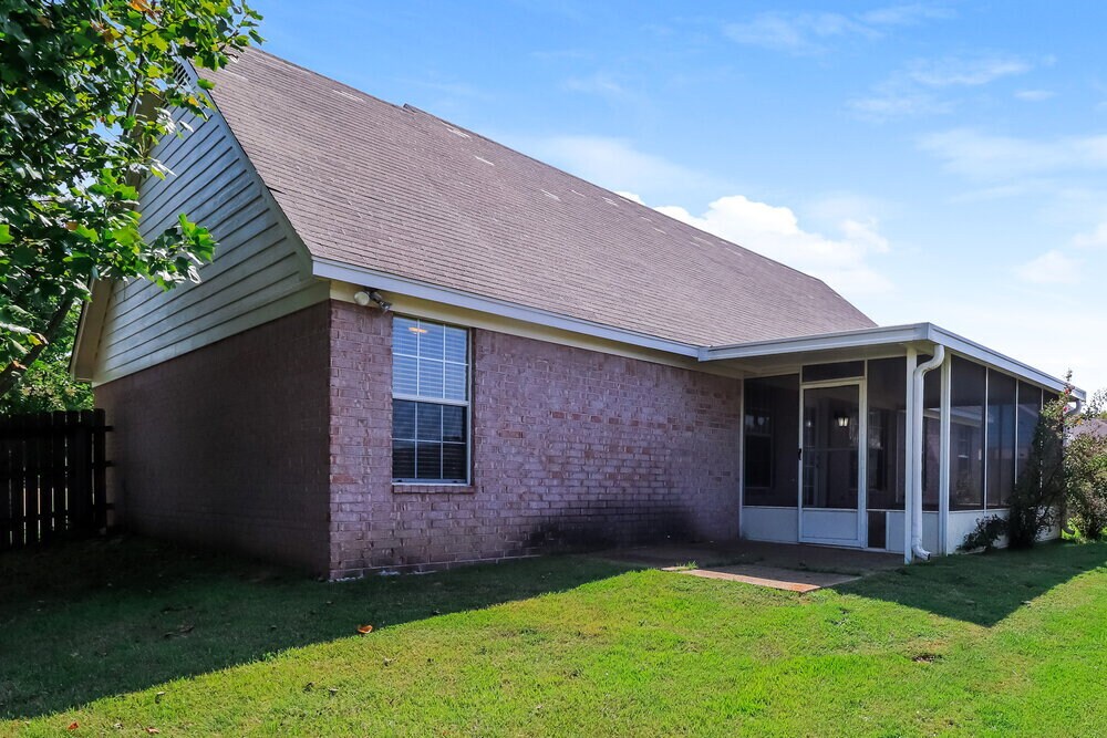Building Photo - 115 Winding Creek Dr