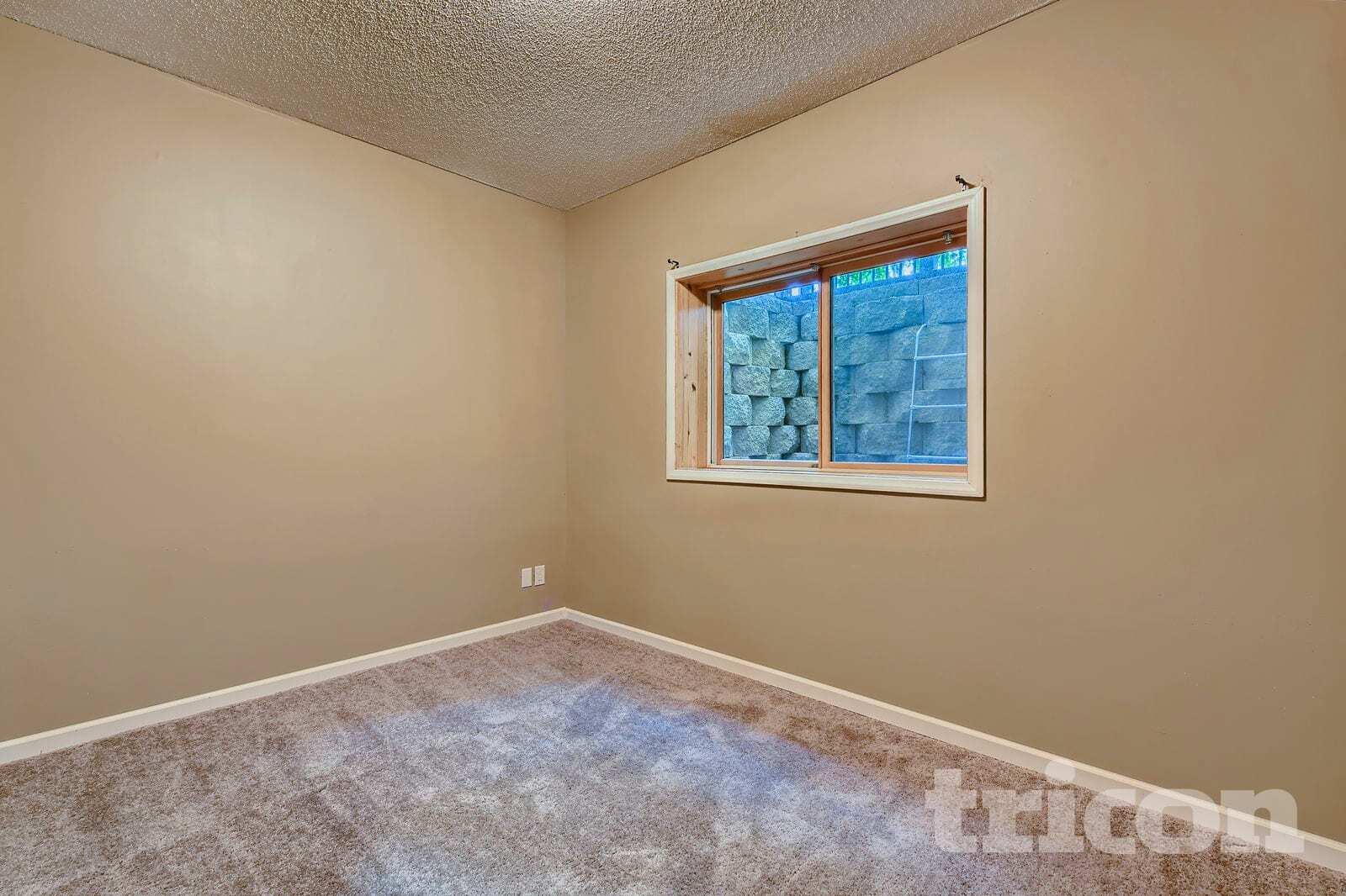 Building Photo - 2207 Raspberry Ct