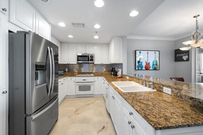 Building Photo - 5 Portofino Dr