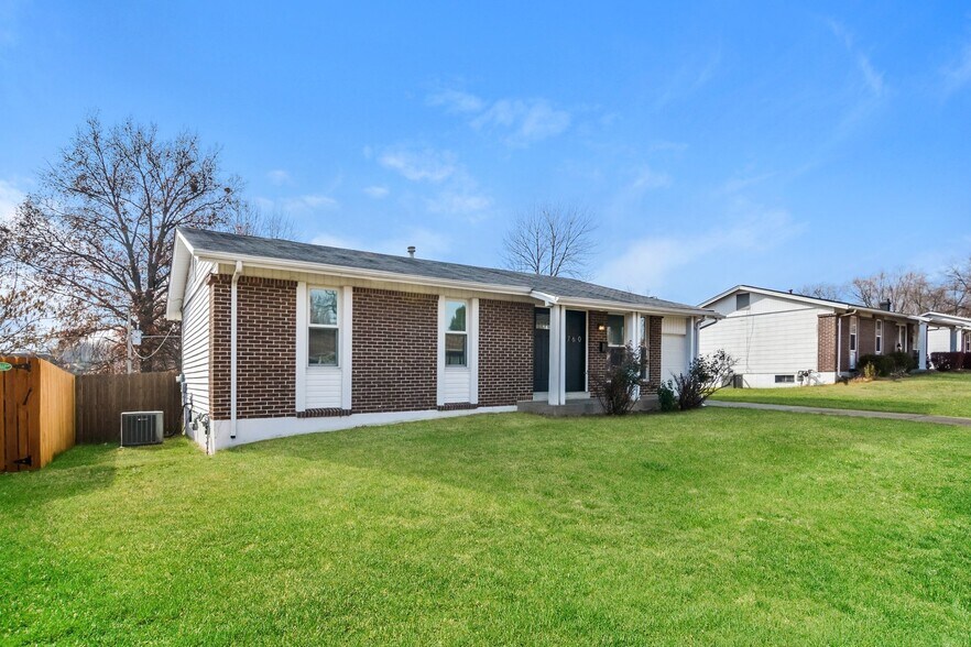 Building Photo - 1760 Flordawn Dr