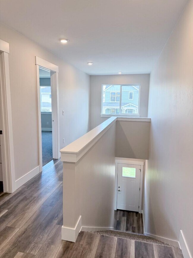 Building Photo - 7212 Shaver Dr