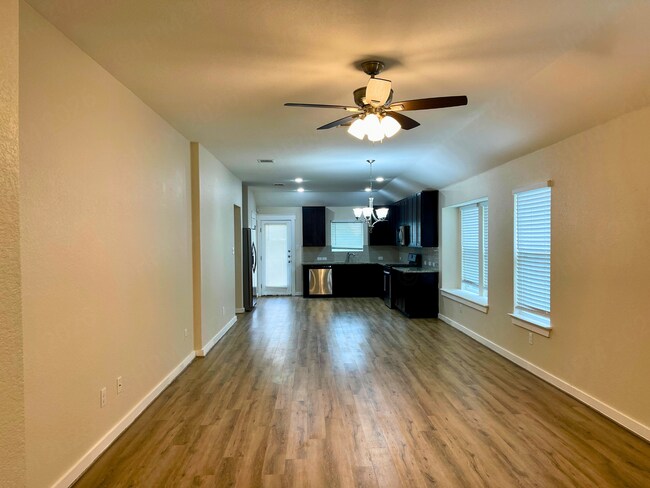 Building Photo - Modern 3 Bedroom Home with Office and Covered Patio in Marion