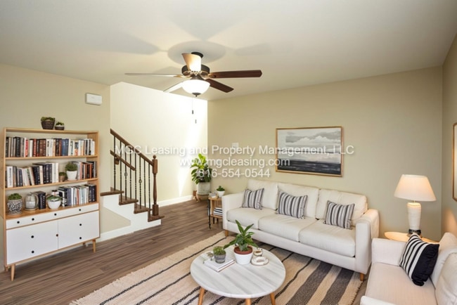 Building Photo - Eagle Creek Townhomes - Fall in love with lower rent!