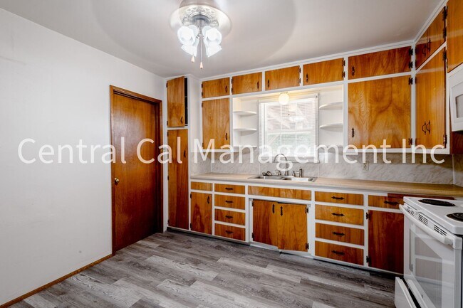 Building Photo - 627 Hood Dr