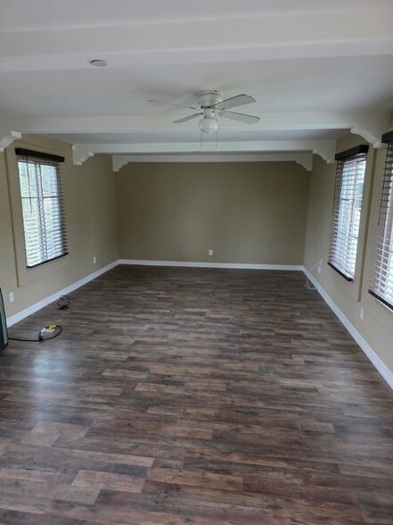 Building Photo - 910 Castillo St
