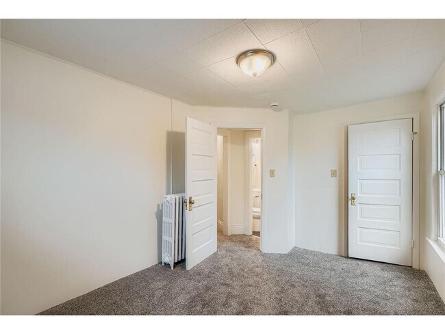 Building Photo - 595 Hawthorne Ave E