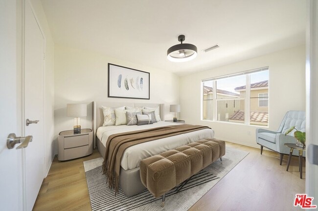 Building Photo - 121 Cancion Way