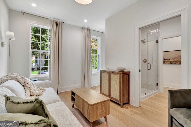 Building Photo - 11 Bourbon St