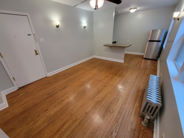 Building Photo - 1369 W Greenleaf Ave