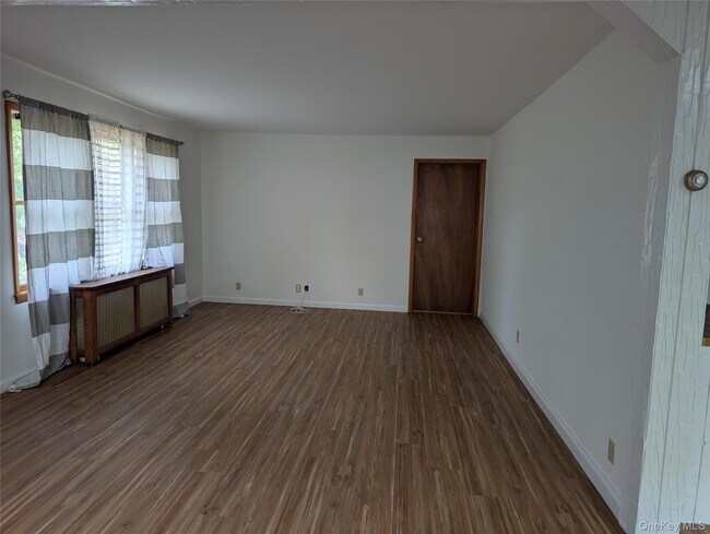 Building Photo - 45 Sunken Meadow Rd