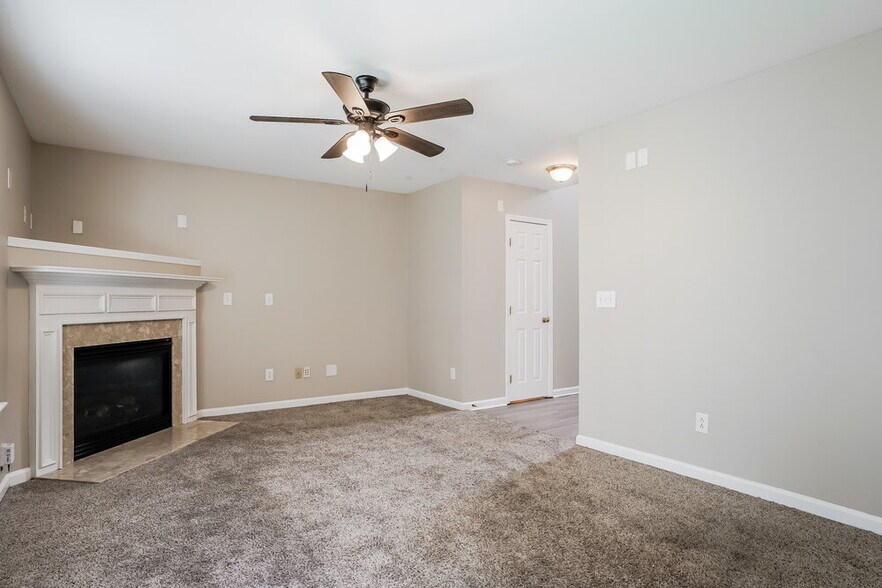 Building Photo - 5405 Kissimmee Ln