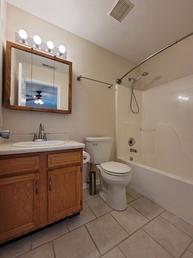 Building Photo - Single family home in The Highlands