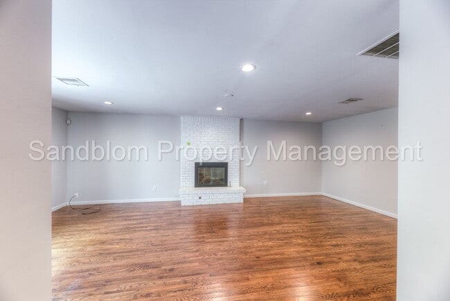 Building Photo - For Lease | Midtown Tulsa | $1625 Rent
