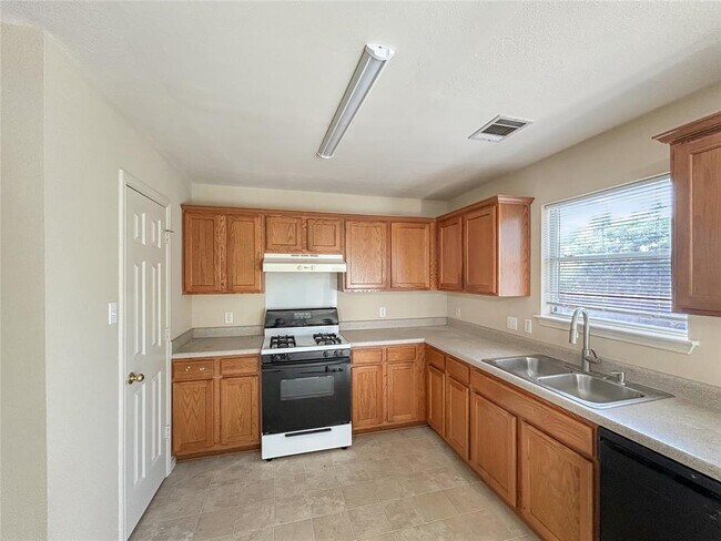 Building Photo - 1503 Catalina Dr
