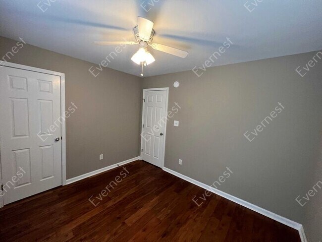 Building Photo - 323 Forest Lakes Dr