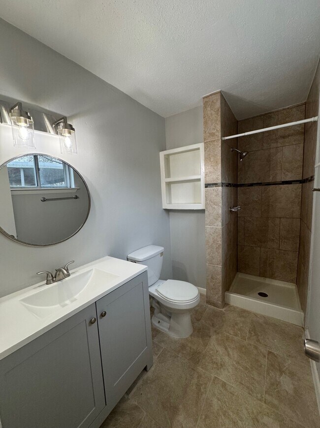 Building Photo - 9809 Richmond Ave.