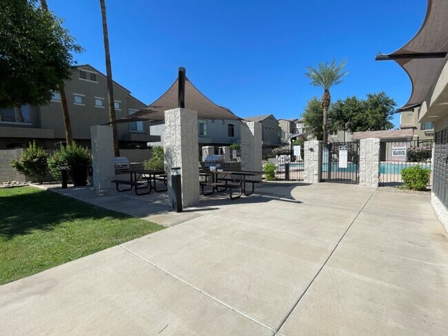 Building Photo - 2150 W Alameda Dr