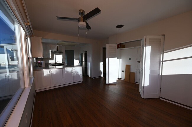 Building Photo - Beautiful Home with Gorgeous Views