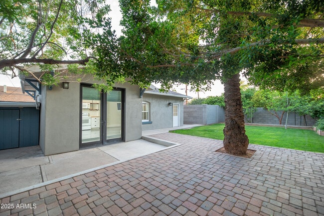 Building Photo - 69 W Lynwood St