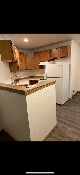 Building Photo - 551 N Robin Cir