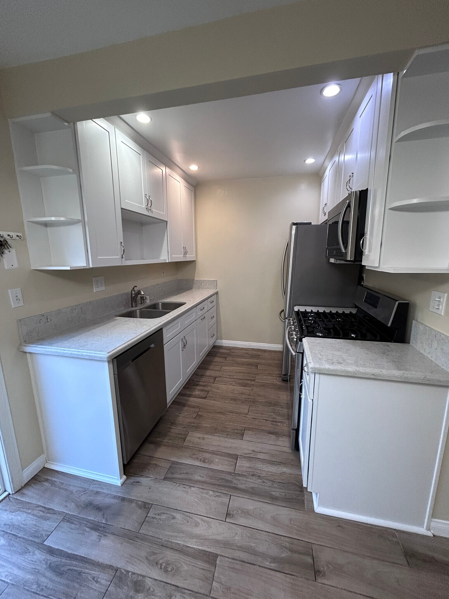 Stove, microwave, fridge, and dishwashwer with the unit - 975 S Idaho St