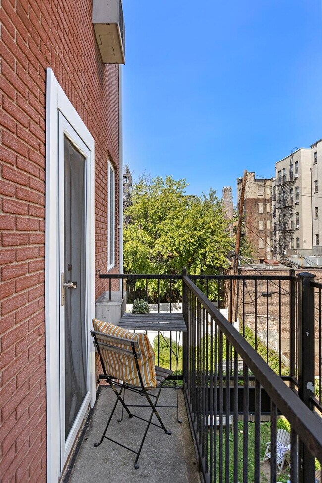 Building Photo - 117 Clinton St