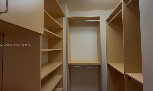 Building Photo - 2600 Island Blvd