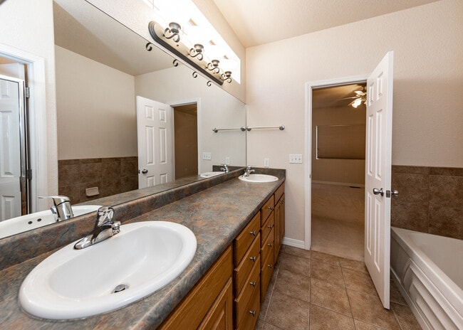 Building Photo - 5607 University Village View