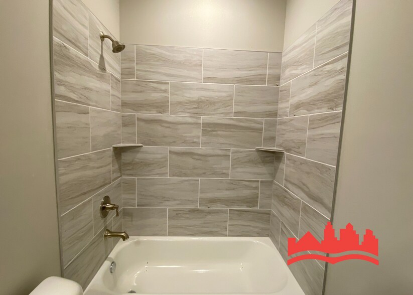 Building Photo - RENT SPECIAL: 1/2 OFF FIRST MONTH RENT!