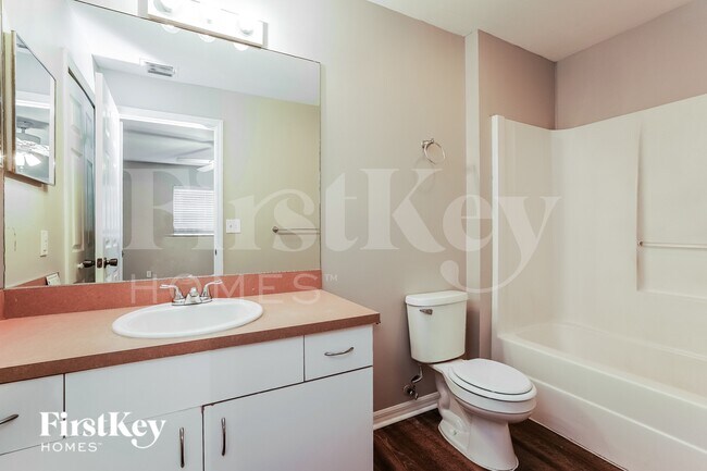 Building Photo - 2105 NW 1st Pl