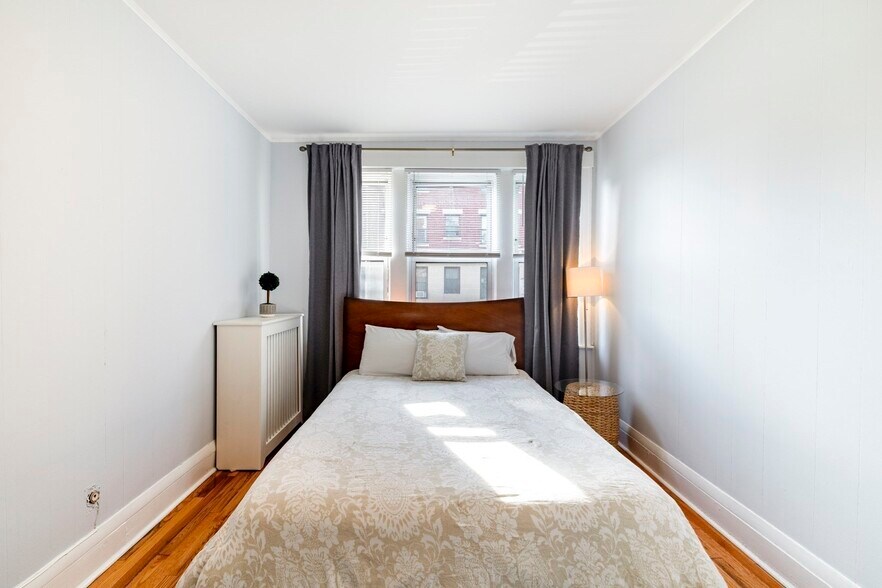 Building Photo - 32 Reedsdale St