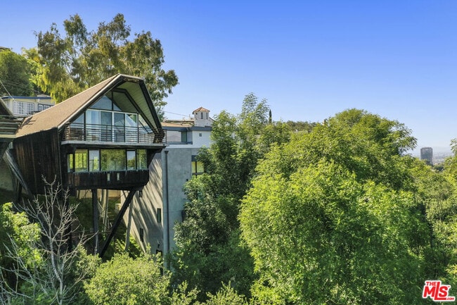 Building Photo - 7149 Woodrow Wilson Dr