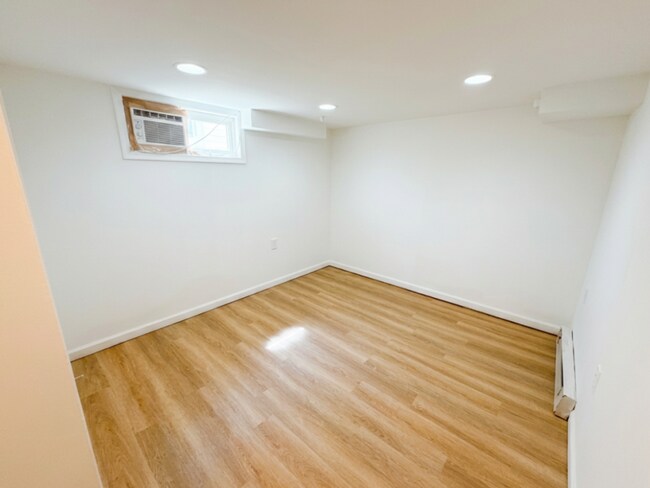 Building Photo - 209 4th Ave