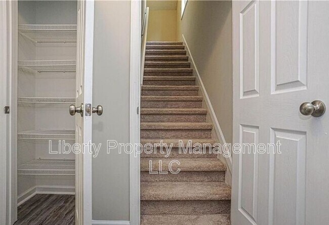 Building Photo - 1517 Clan Campbell Dr