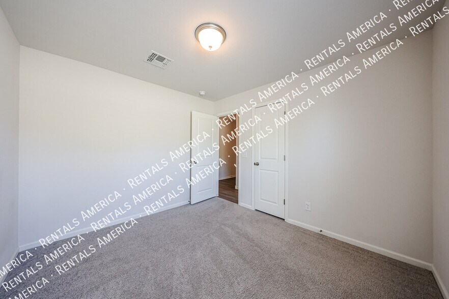 Building Photo - 118 W Impala Dr