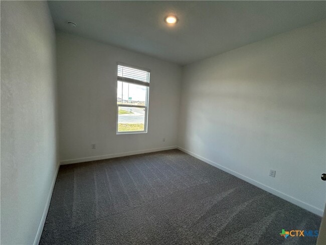 Building Photo - 728 Horsetail Ln