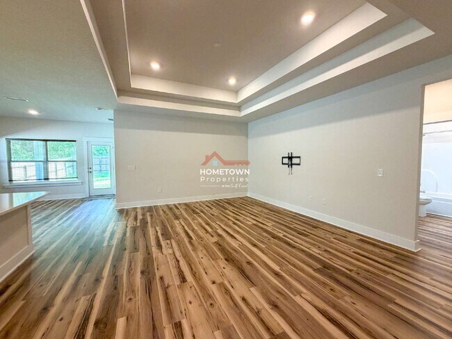 Building Photo - 220 Camellia Dr