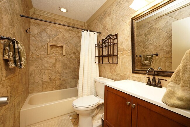 Building Photo - 504 Miller Ln