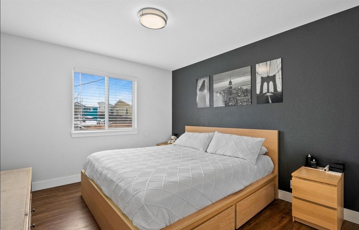 Building Photo - 2184 W Warren Ave