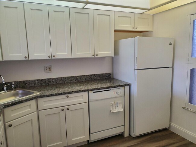 Building Photo - 6050 NW 64th Ave