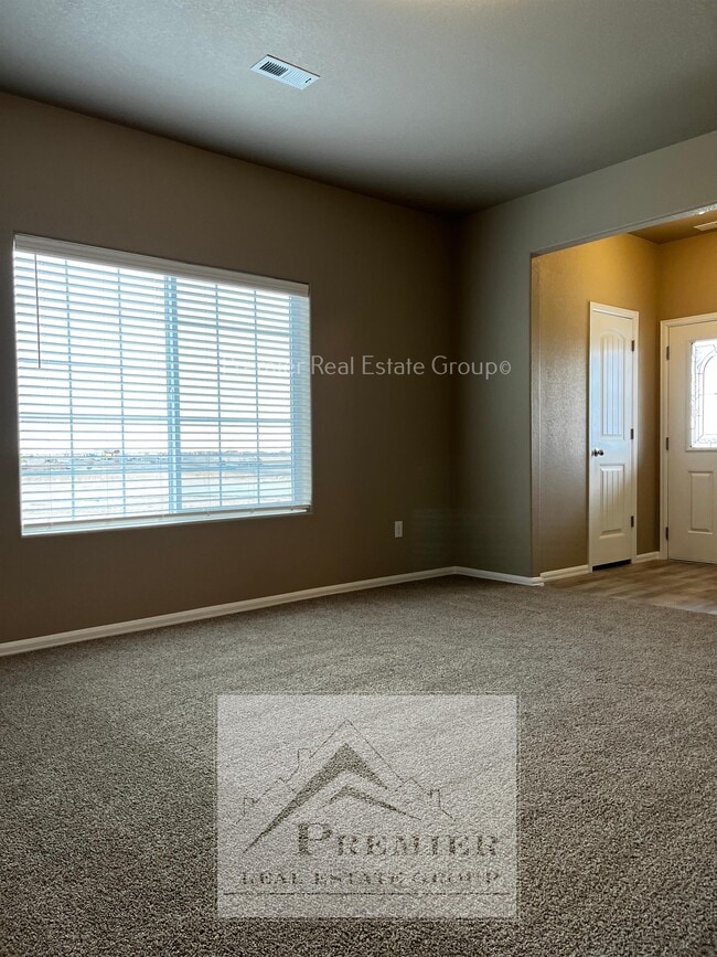 Building Photo - 7873 Sand Lake Heights