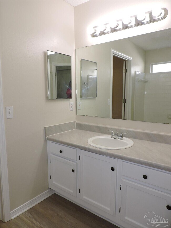 Building Photo - 1160 Sweetbriar St