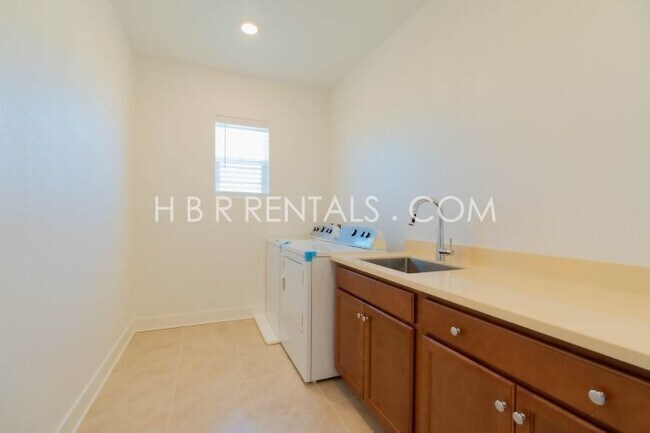 Building Photo - Spacious 4-Bedroom Haven with 4 Full Baths in Lathrop – 3,200 Sq. Ft. of Comfort and Style!