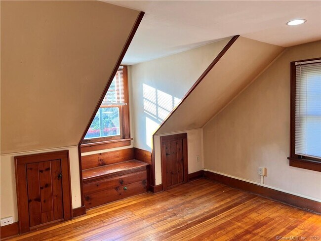 Building Photo - 227 Danbury Rd